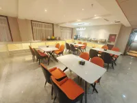 Vienna Hotel (Bazhou Yijin South Road High-speed Railway Station)
