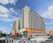 Vienna Hotel (Fuyang University Town West High-speed Railway Station) Отели в г. Fuyang Downtown Area