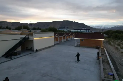 Snowtop Westernmost Lodge · Taxian Ngoại thất Photos