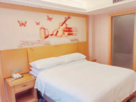 維也納智好酒店（威海威高廣場幸福門店） 鄰近威海幸福門的酒店