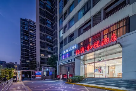 Moyuan Heyue Hotel (Luohe Convention and Exhibition Center) Отели рядом с достопримечательностью «Huanghe Square»