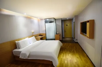 7Days Inn Chain Hotel (Dandong Fengcheng Center) Hotels near Phoenix Mountain Liberation Memorial Tower