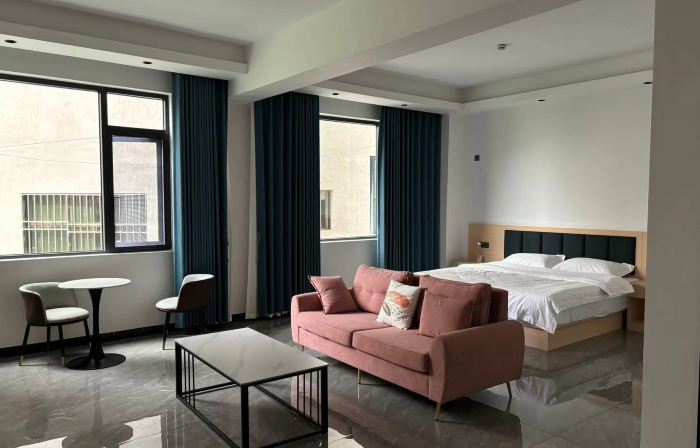 Huaping Junjing Business Hotel