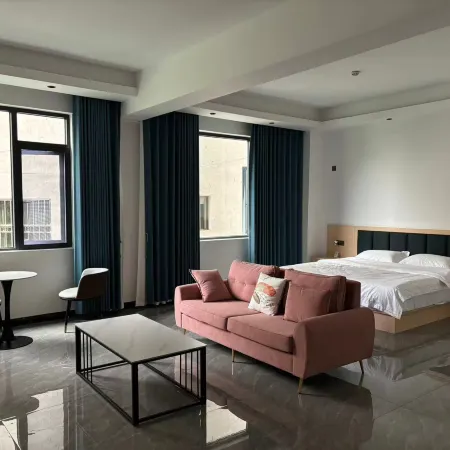 Huaping Junjing Business Hotel