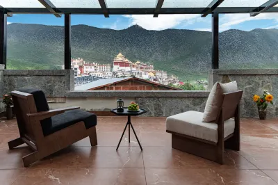Qu Deng Nai Cang Inn Hotels in Songzanlin Temple Scenic Area
