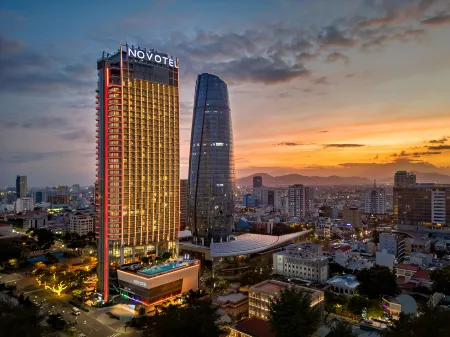 Novotel Danang Premier HAN River Отели рядом с достопримечательностью «Danang Architecture University»