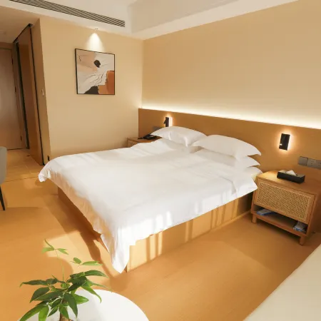 Luoshan Golden Sunshine Star Ji Hotel