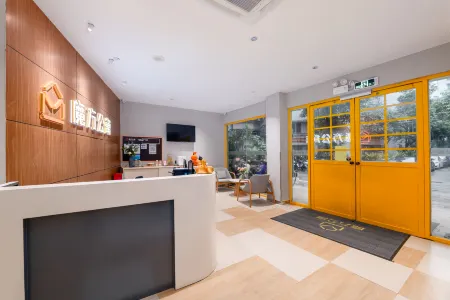 Rubik's Cube Apartment (Guangzhou Tower Chigang Subway Station)