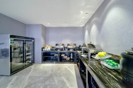 Mango Hotel Liyang (Municipal Government Branch) Отели рядом с достопримечательностью «Taozhu Memorial Hall»