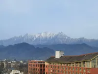 Dujiangyan Yuandong Yaju Hotel (panda valley Store) - Bergblick