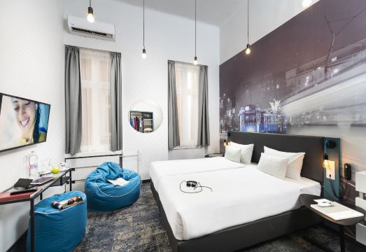 리모델링 전 로비