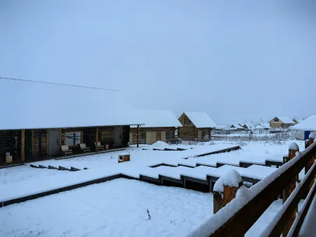 Yinshan·33 Vacation Homestay (Baihaba Store Scenic Area)