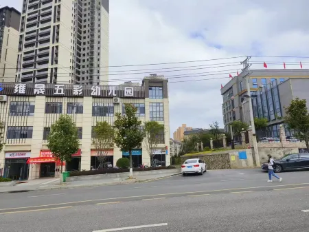 Jinchen Hotel Отели в г. Наюн