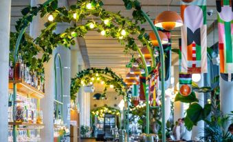 The People - Paris Marais