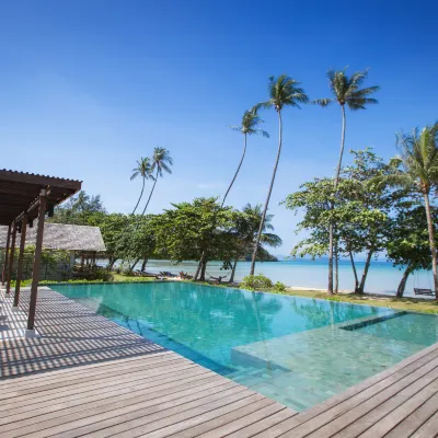 มิรา มนตรา รีสอร์ต เกาะหมาก โรงแรมใกล้อ่าวสลักคอก