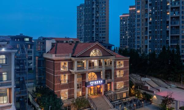 Zanzan Hotel