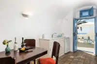 Pantelia Suites