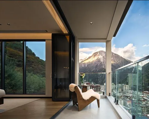 The mountain is the mountain Hotels in Kangding