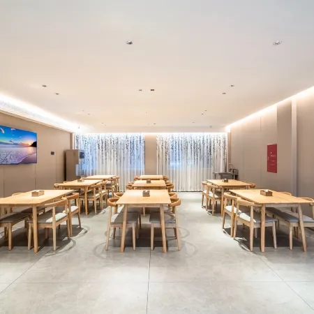 Lotus Pond Retreat Designer Hotel (People's Square Taoyangli)