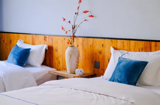 Dream Season Inn (Zhangjiajie Tianmenshan Cableway Station)