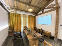 Fenghuang Jinshuian River View Hotel - Gym