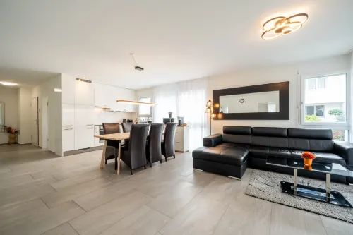 Serene Swiss Apt | scenic balcony views + parking - Homestays
