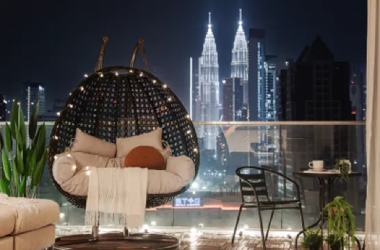 Breathtaking City Skyline View Residence near PWTC โรงแรมใกล้ปูตราเวิล์ดเทรดเซ็นเตอร์