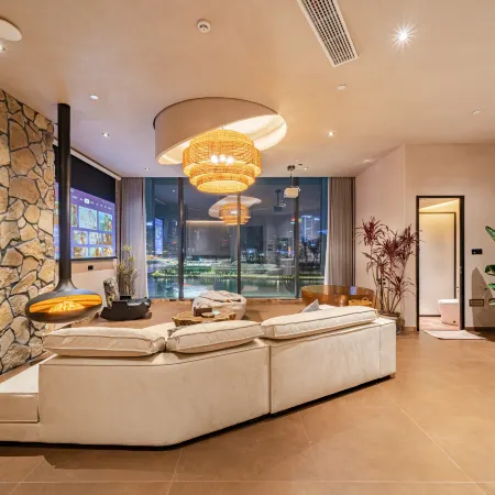 Chongqing Puyi ·RiverView Designer Holiday Homestay (Nanbin Road Store)