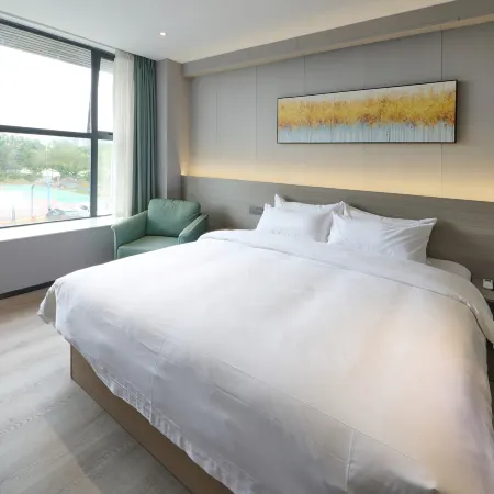 Tiantian Premium Hotel Отели рядом с достопримечательностью «Жухайский конный корт»