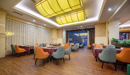 FIRSTHOTSPRINGHOTEL Отели рядом с достопримечательностью «Xiling Snow Mountain»