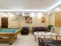 Men'k Kings Hotel Hotels near Ice Palace