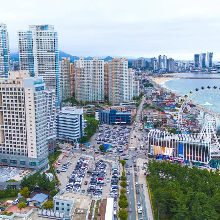 Le Collective Sokcho Beach Отели рядом с достопримечательностью «Daepohang Port»