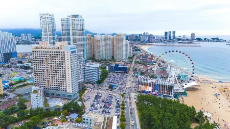 Le Collective Sokcho Beach Отели рядом с достопримечательностью «Sokcho City Museum & Displaced Civilians Folk Village»