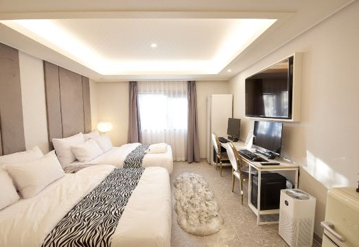 모던한 호텔 침실 사진