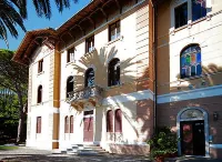Villa Montale Apartment I Limoni Hotels near مونتيروسو آلماري