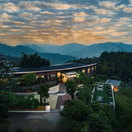 Jiayang Group, Wohong Village, Yuyao, Zhejiang, China, 450 meters north of Maohuping