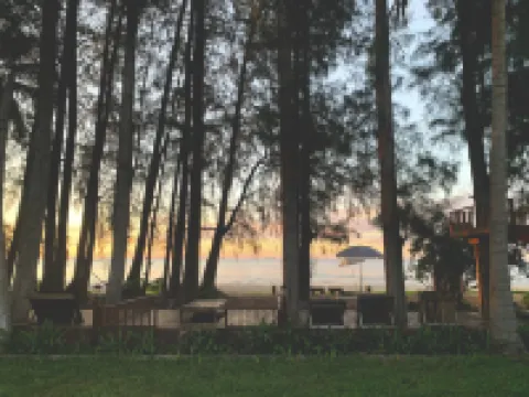 สานติ บีช รีทรีต โรงแรมในอำเภอ ปะทิว