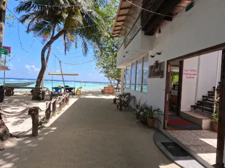 Liberty Guesthouse Maldives Отели в г. Mahibadhoo