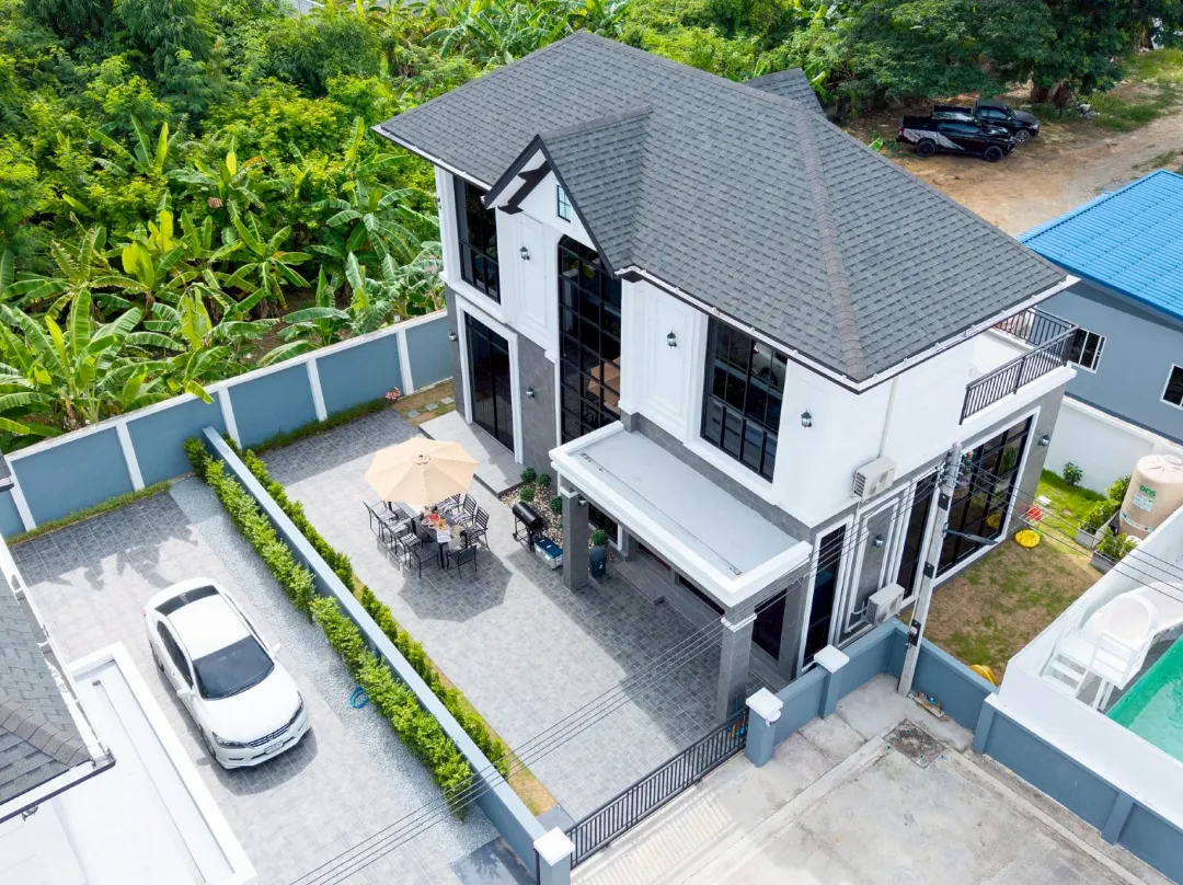 Modern 3br British Pool Villa + 5km Jomtien Beach - Pattaya