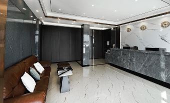 Jorge Enzalo Grand Hotel