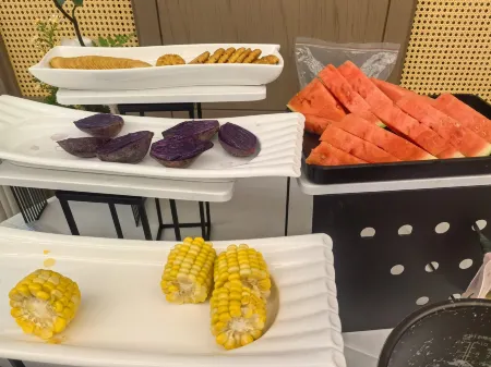 Caohai Chinese Inn Homestay Отели в г. Вейнин