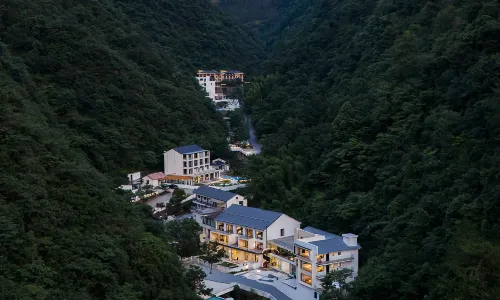 Only this fairyland, riverside sojourn designer art villa mountain lodging
