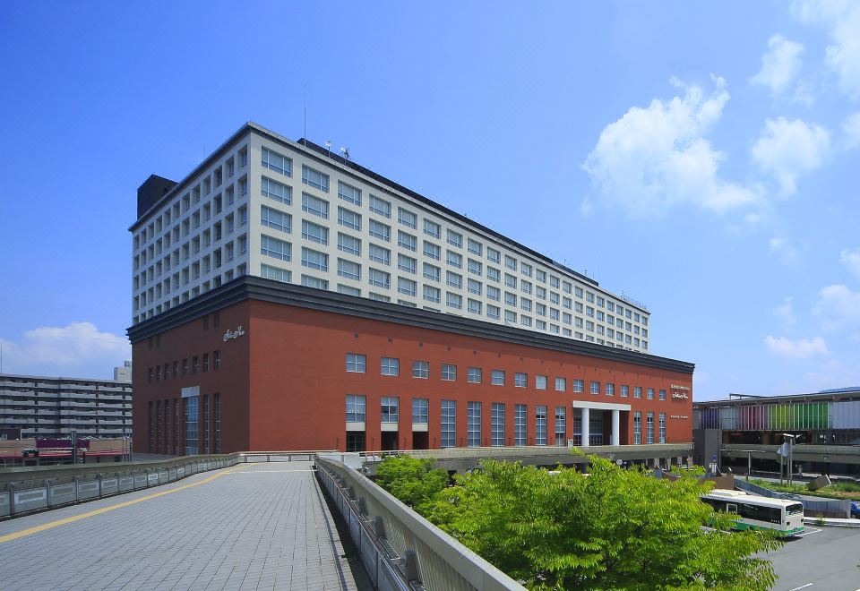 2. Hotel Ni..