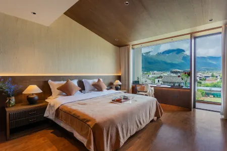 Qíng Shān Yuè Panorama Design Resort & Villas (Jade Dragon & White Sand, Lijiang) Отели рядом с достопримечательностью «Yuzhu Qingtian Scenic Resort»