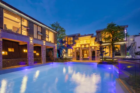 Floral Lux Hotel· Hengdian Xindi Hotel(Film and Television City Qinwang Palace Dream Valley Branch)
