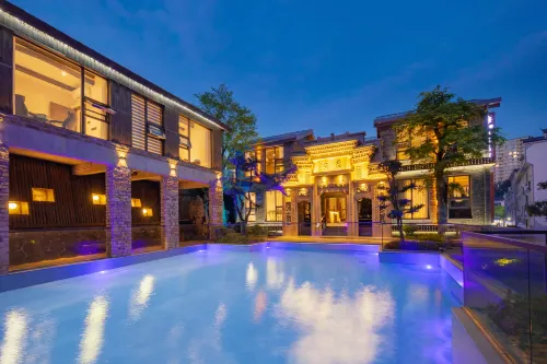 Floral Lux Hotel· Hengdian Xindi Hotel(Film and Television City Qinwang Palace Dream Valley Branch) Hotels in Dongyang