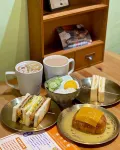 Deja Vu Hotel - breakfast