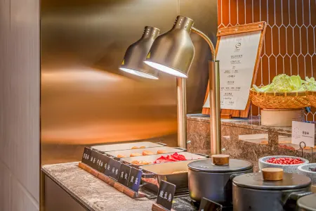 Orange Crystal Hotel, Affiliated Hospital of Medical University, Penchi Shui Metro Station, Guiyang Отели рядом с достопримечательностью «Zhenhua Square»