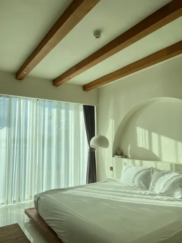 ห้องพักเตียงคิงไซส์พร้อมวิวทะเลสาบ