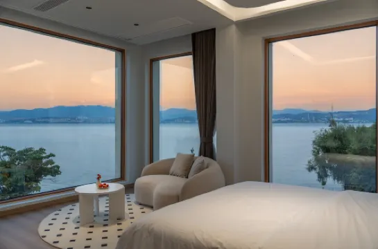 Floral Hotel · Gongdu Xinghai Hotel